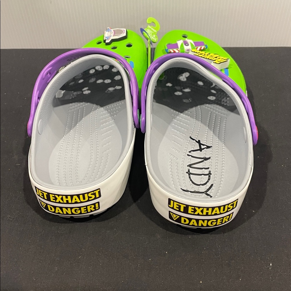 Buzz Lightyear - Picture 3 of 3